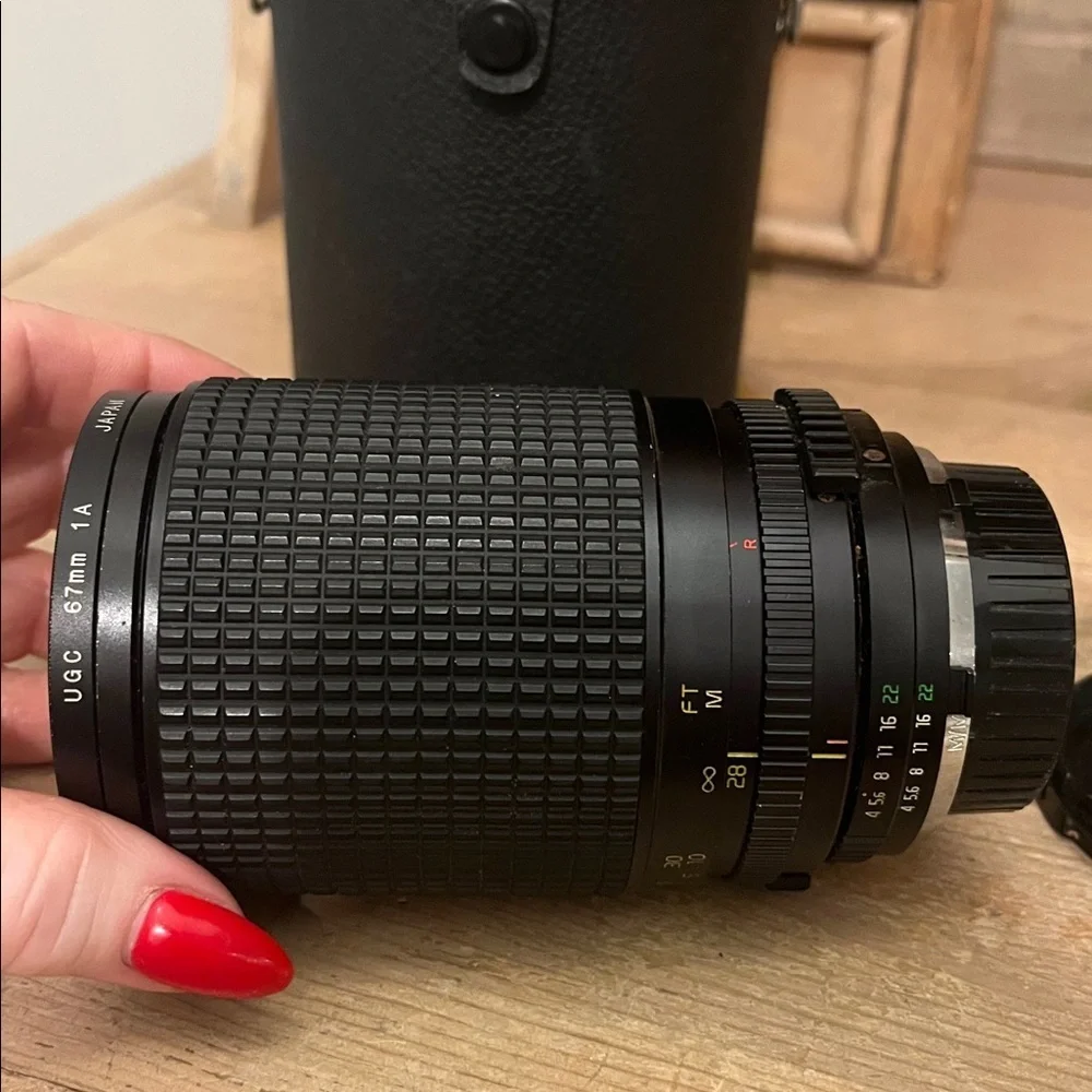 Vintage Tokina AT-X Camera Lens Manual Focus Zoom 28-135mm 1:4-4.6 Case